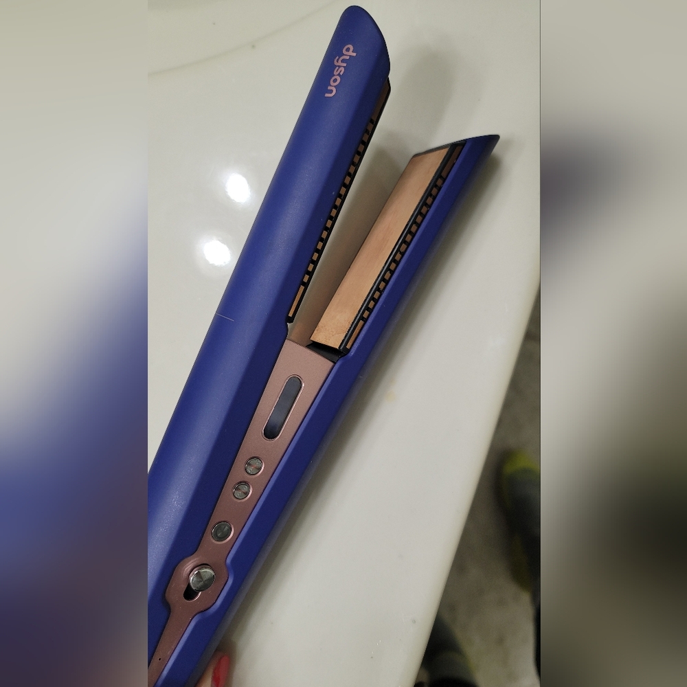 Dyson Cordless Flat Iron